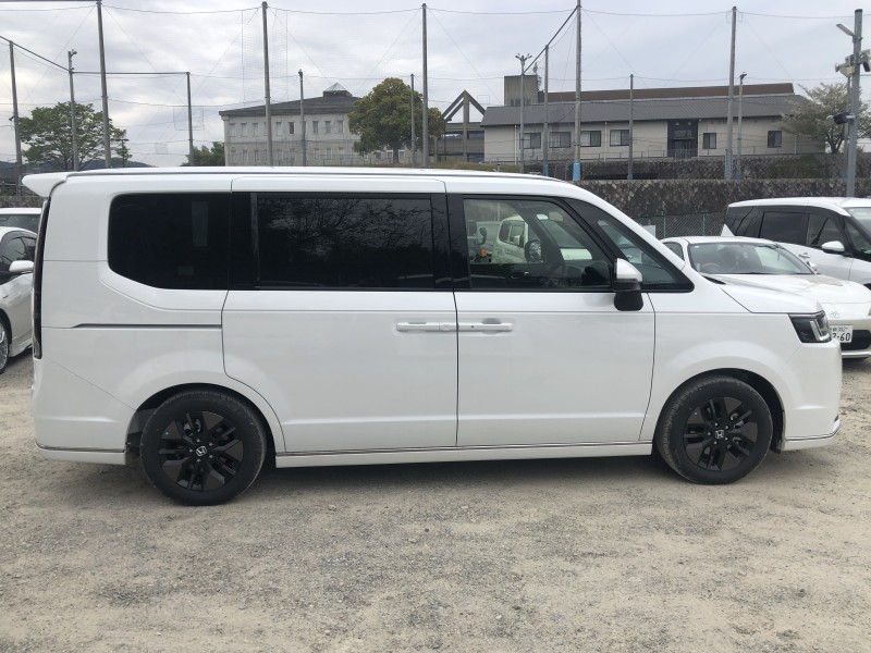 ホンダ ステップワゴンスパーダ 3枚目