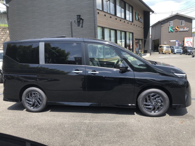 ニッサン セレナ 3枚目